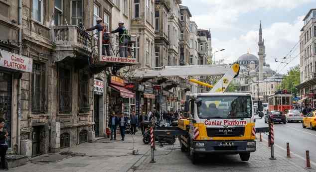 Canlar Platform sepetli aracı İstanbul sokak cephesinde, Sepetli Vinç Sepetinde Kişi ve Ekipman Sınırları